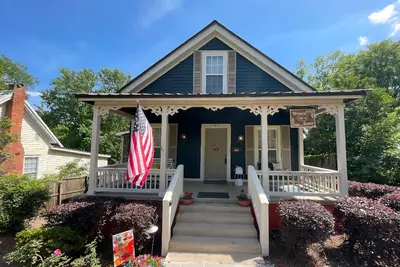 Image de Victorian Secret, entire house In Eufaula, Al. Sport enthusiasts are  welcomed.