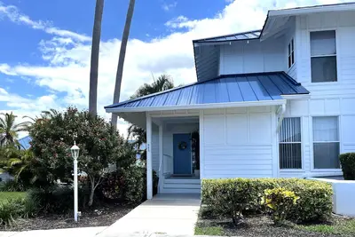 Image de Garden-like condo on lake, minutes to Anna Maria's white sandy beach. .