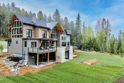 Stunning Big Mountain Retreat - Game Room, Private Hot Tub, Private Setting | 7 Bed, 6. 5 Bath
