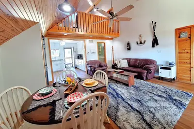 Image de Kansas Lake House With Boat Dock