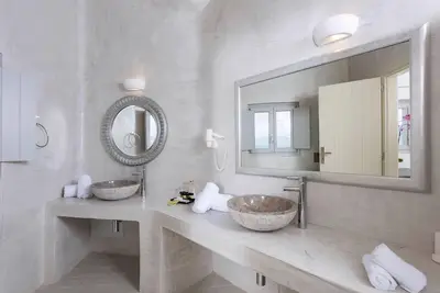 Image de Extraordinary Santorini Villa | Villa Mina | 1 Bedroom | Breathtaking Caldera and Sea Views | Private Hot Tub | Oia