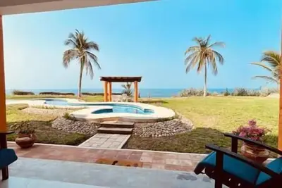 Image de Rare Viewpoint Location with Panoramic Ocean Views