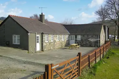 Image de A real home from home cottage, within walking distance down to Trefor beach and coastal path.