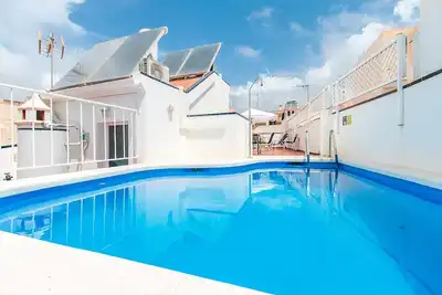 Image de A1. One Twin bedroom apartment with pool in center