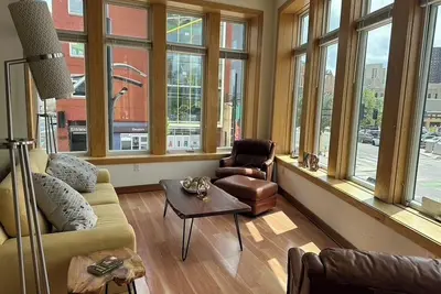 Image de Prime downtown Minneapolis location. Sleeps 4, 2br, 1ba, full kit.