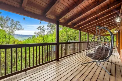 Image de Ultimate Family Getaway! -  HotTub, Firepit + Games