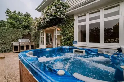 Image de Ultimate Lux Villa in Merivale - Sleeps 16