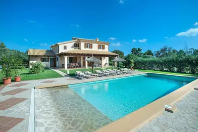 Image de Spacious, Well Appointed Villa, A/C, Private Pool, Large Grounds, 10mins to Ancient Towns & Beaches!