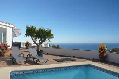 Casa Vista al Mar with breathtaking views of the Mediterranean and mountains