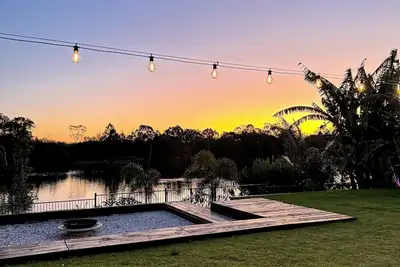 Image de Waters Edge Retreat - on the lake and walk to beach