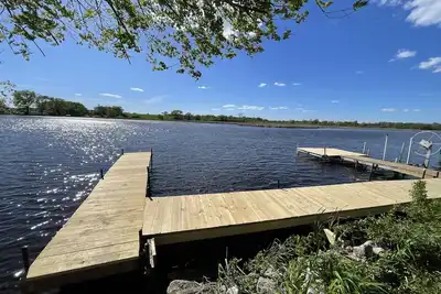 Image de New! Modern River & Lake House – Book Now!