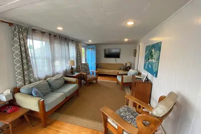 Image de Steps to the beach! Classic Cape Cod Cottage with outdoor living space