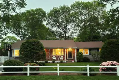Spacious home close to the beach in family-friendly Great Harbors neighborhood