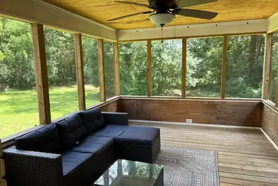 Image de Cute McRee Manor with large screened porch