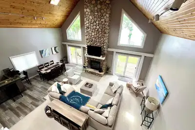 Image de Breathtaking sunsets over the lake.