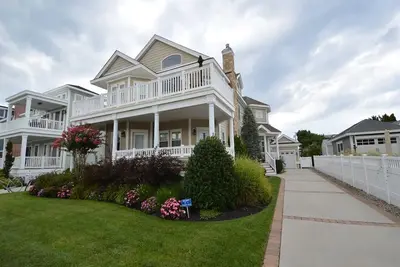 Image de Spacious Avalon home with a heated Pool