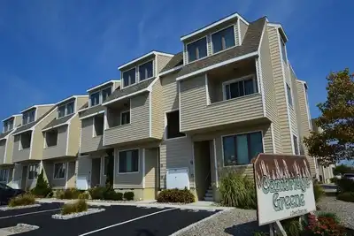 Image de Popular Cambridge Greene 2 level Townhouse with an on-site Pool!