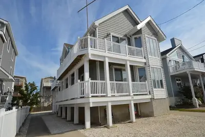 Image de Ideal location, near downtown Avalon and a wide beach
