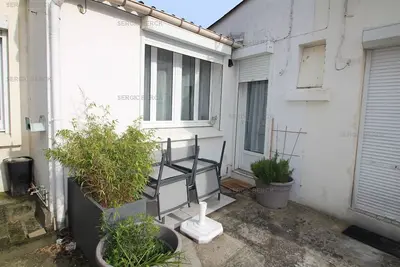 Charmant appartement en rez de chaussée pour 4 à 5 personnes, petite terrasse, cour commune