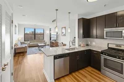 Image de Lake View W/balcony Assembly row