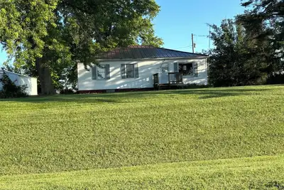 Image de Spencer Family Farmhouse, minutes from Indian Creek Marina on Mark Twain Lake.