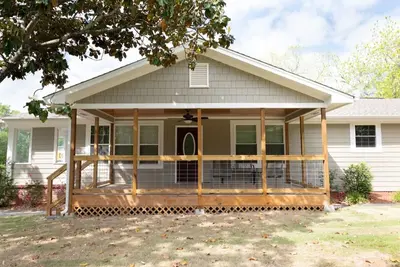 Image de Nice peaceful and spacious home.