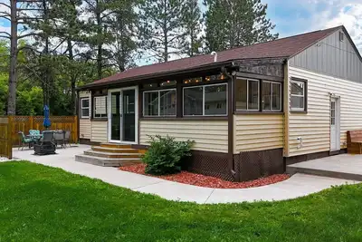 Image de Neighbor Home Close to Everything | Bucky's Haven