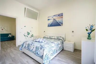 Image de Bright and colorful 55 sqm apartment, recently renovated, equipped with all comforts and perfect for hosting up to 4 people. The accommodation is located in an area equipped with every service for a comfortable stay, such as the covered market, shops and