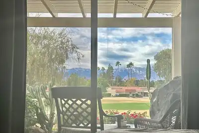 Image de 1 Br + 1 Ba Spacious Fam Villa, liv rm, full kitchen, huge patio on golf course!