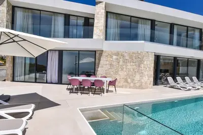 luxueuse villa avec piscine chauffée