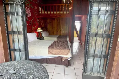 Precioso Cuarto Familiar con Balcón en el Centro