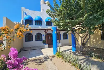 Image de Zihua Playa Blanca Beach Home w/Pool & Sleeps 12 - Steps to Ocean No extra fees!