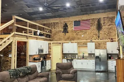 Image de C&S Outfitters Lodge next the Melvern and Flint Hills