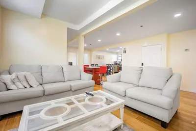 Image de Spacious 4br Escape –5 Mins to Subway, 10 Mins to Jfk/Lga, 30 Mins to Manhattan!