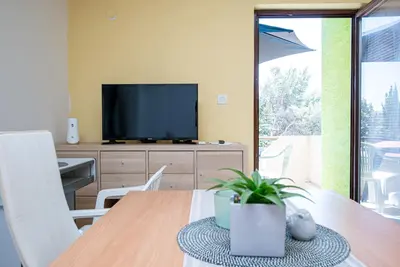 Image de Appartement de deux chambres avec la terrasse Mandre, Pag (A-22885-a)