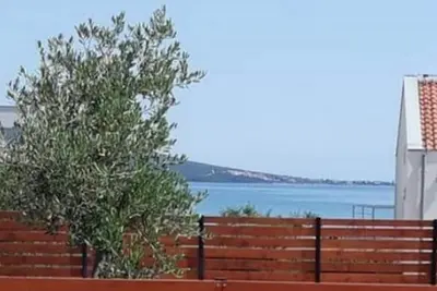 Image de Appartement de deux chambres avec la terrasse et la vue sur le mer Sukosan, Zadar (A-23119-a)