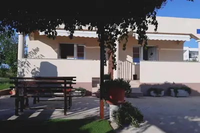 Image de Appartement d'une chambre avec la terrasse et la vue sur le mer Sukosan, Zadar (A-23119-c)