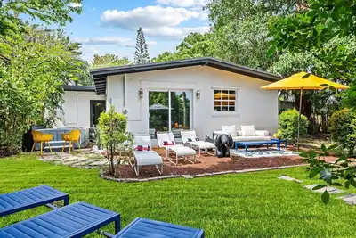 Image de Brand New Lux Private Retreat with Hot Tub - by HardRock, LasOlas, beach, airport