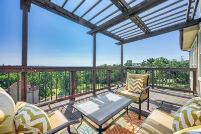 Image de Family-Friendly Fischer Home w/ Private Hot Tub!