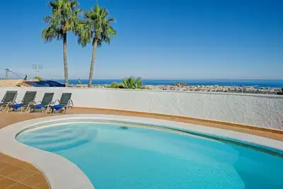 Image de Belle maison de vacances privée avec piscine privée, climatisation, Wifi, Tv et terrasse