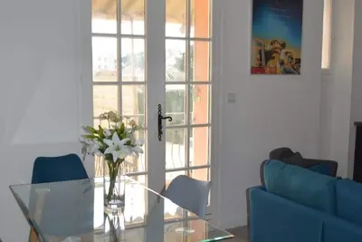 Image de Appartement 3 Chambres + Terrasse de 60 m2 Au1er Étage D'une Villa à Golfe Juan