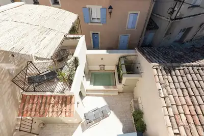 Image de Charmante maison de ville agrémentée d'un petit bassin!