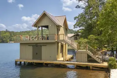 Image de Rest Ashored - Fantastic Lake Burton  home 250 yard walk/ride to lake &