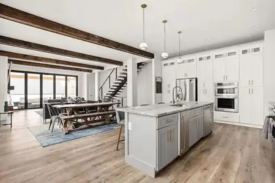 Image de Luxurious Broad Ripple Home