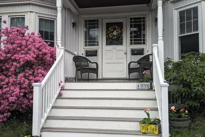 Image de Queen City Duplex centrally located sleeps up to 6