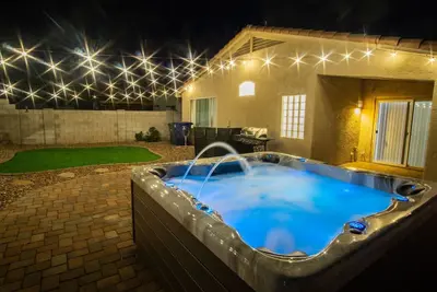 Image de 🏝Pacific Enclave🏝w/ Hot Tub, Wfh Setup, & Garage