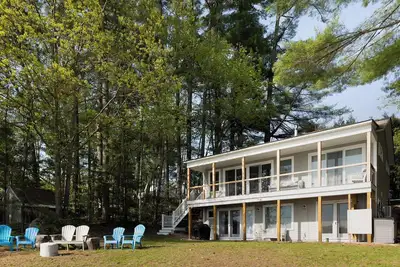 Image de Gorgeous newly rebuilt home on Long Lake with Impressive westerly views