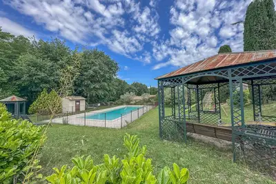 Image de Gîte Eden, aux Mirabelles, piscine commune
