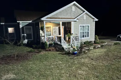 Image de 3 bedroom cottage home nestled in 9 acres. Minutes from 27 golf courses & Pga.