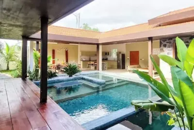 Image de Villa de Luxe de 5 Chambres Avec Piscine Privée